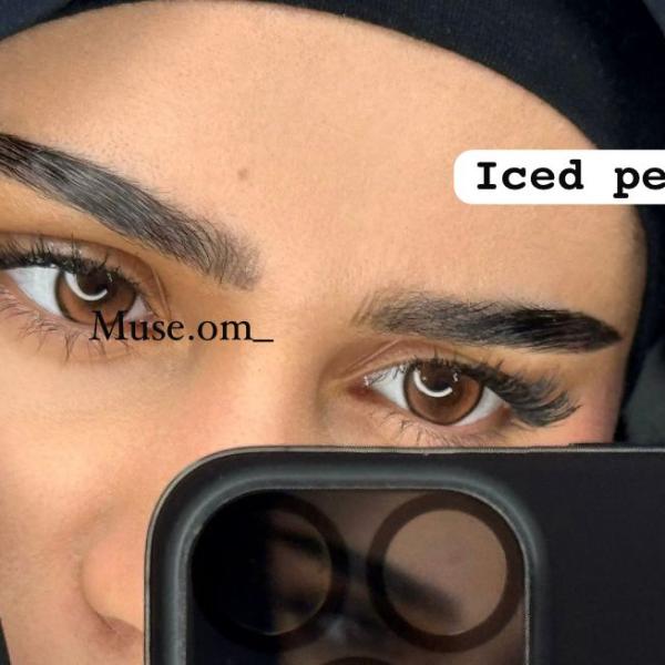 عدسات للعين iced white peach